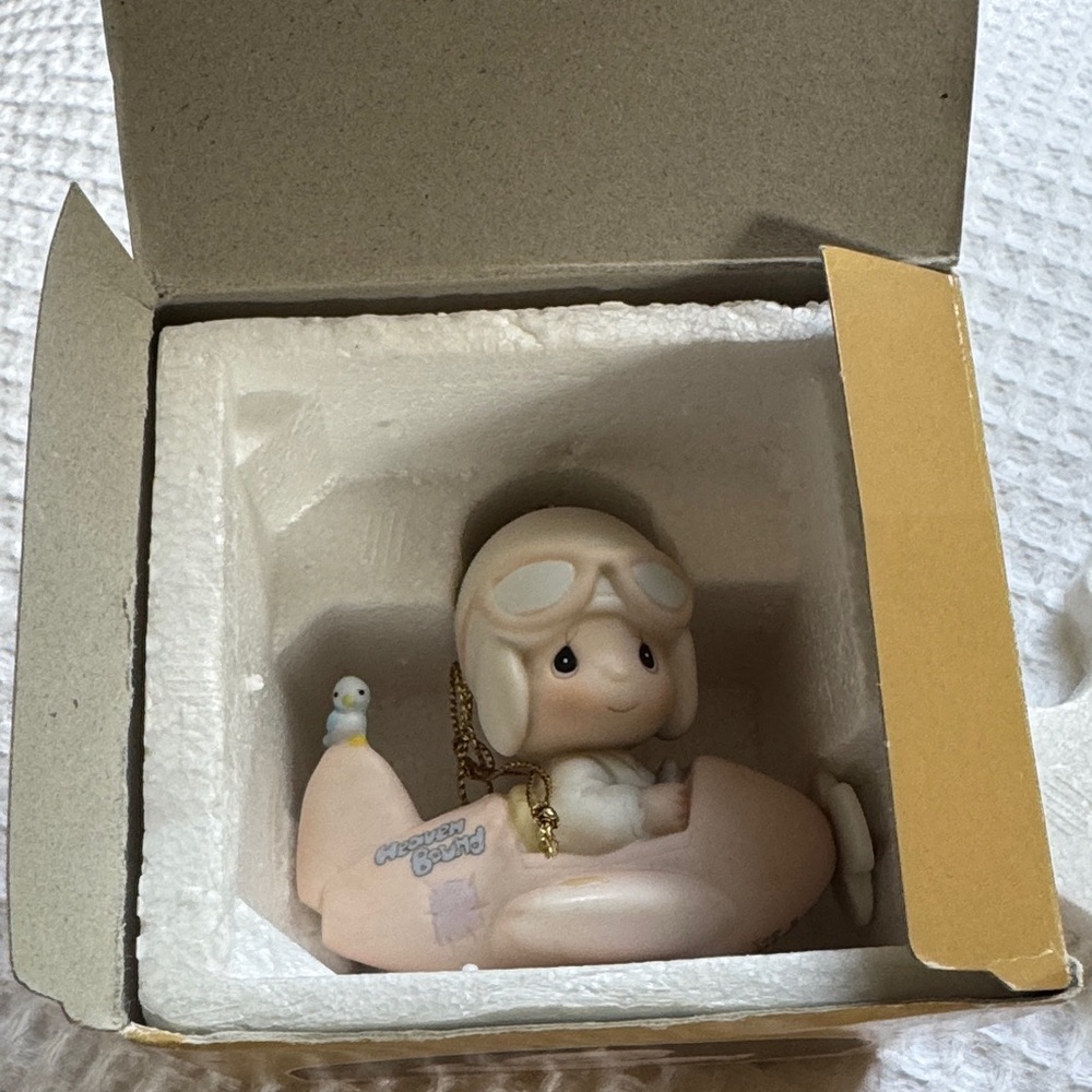 Precious Moments Have a Heavenly Christmas Ornament Angel Airplane w Box Tag - Picture 10 of 10